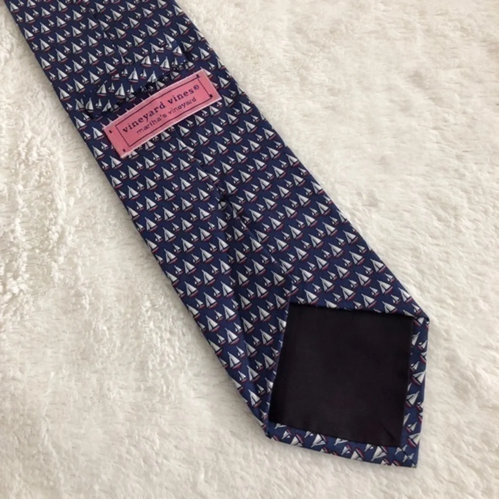VINEYARD VINES Martha’s Vineyard Nautical Boat Sea Sail Tie‎ 100% Silk